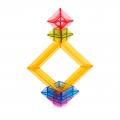 Transparentní barevné tvary - pyramida
